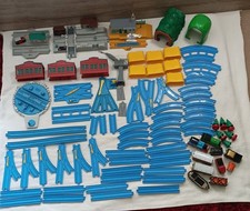 Vtg Thomas & Friends Tomy Train Track Engines Carriages & Accessories 92 Pieces