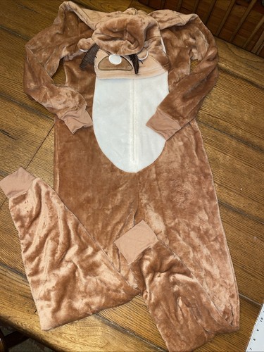North pole trading reindeer - pole,
