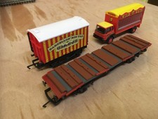 Lot..489F...OO GAUGE HORNBY CIRCUS WAGONS & LORRY...........................#10#