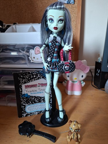 Monster high doll - high,