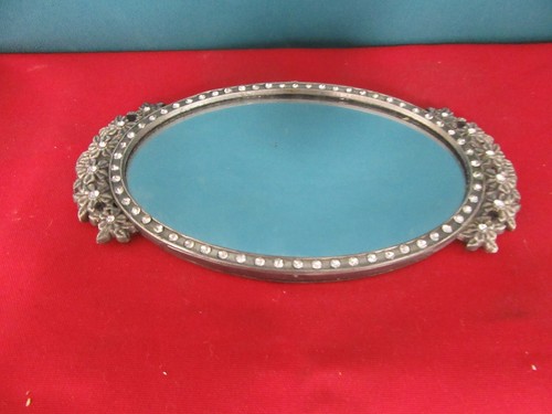 Vintage small oval - 18.,