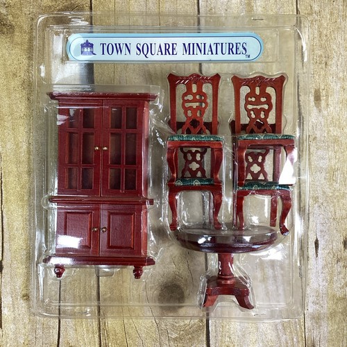 Town square dollhouse - square,