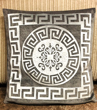 Greek Keys Border & Circle