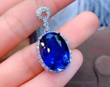 Queen Oval Blue Zircon Pendant