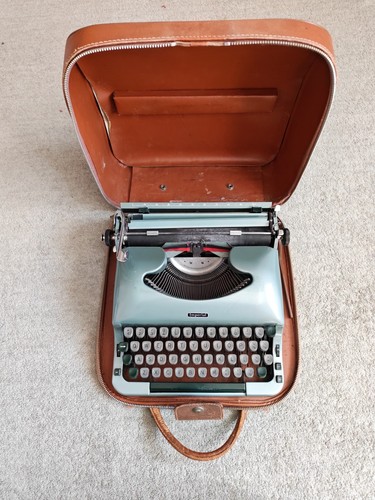 Imperial portable typewriter - imperial,
