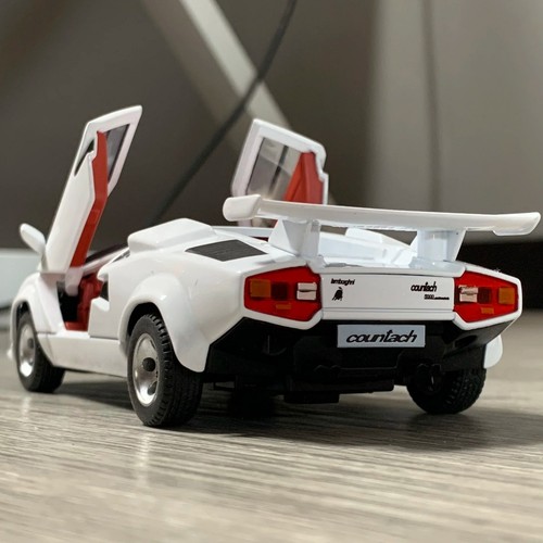 Diecast sports car model - 1:32,