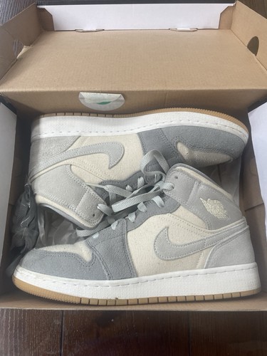 Nike air jordan mid - 1,