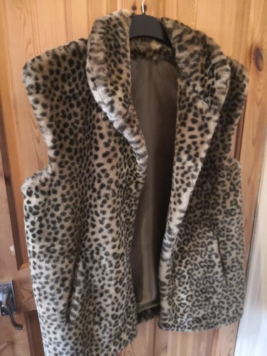 Leopard print faux fur - print,