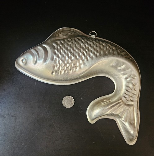 Vintage metal aluminium fish - aluminium,