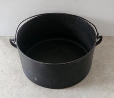 ANTIQUE CAST IRON DUTCH OVEN