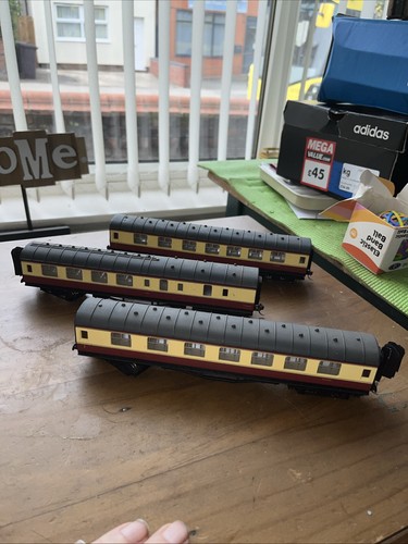 Hornby blood custard coaches - custard,