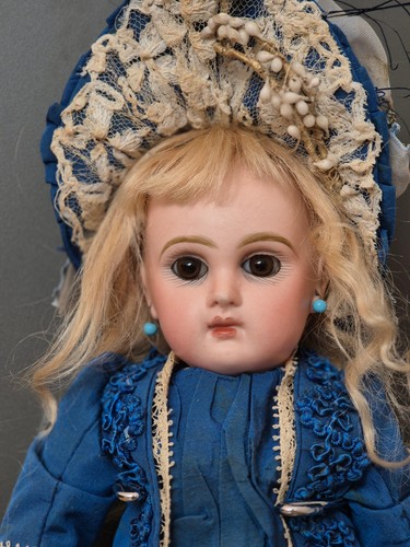 Small antique twin closed - twin,