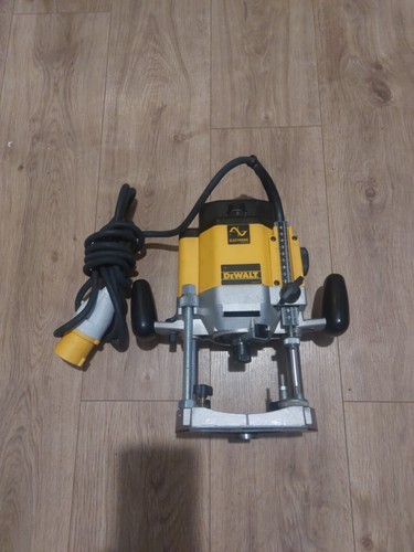 Dewalt dw625e 110v wariable - 110v,