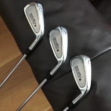 MAXFLI REVOLUTION MIDSIZE MULTILAYER 5,6,7 IRONS- R/H RED DOT- REG STEEL SHAFTS.