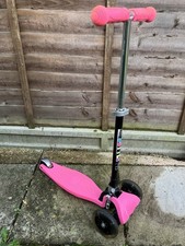 Pink 3Style Scooters RGS-1 Childrens Three Wheel Push Scooter Light Up Wheels