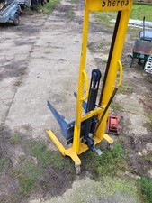 Small Sherpa Lift Truck Mobile Workshop Pallet Hoist