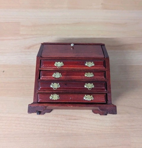 Dolls house miniatures - dolls,