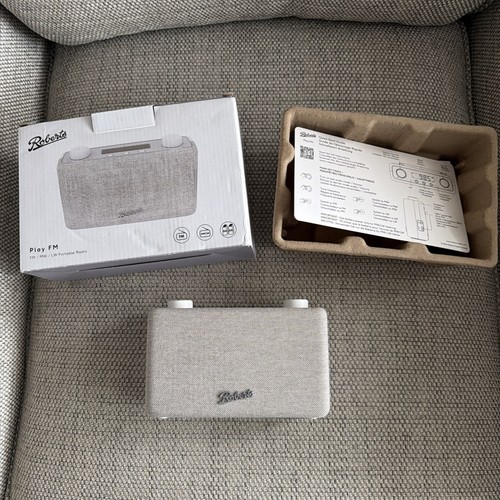 Roberts play portable radio - fm,