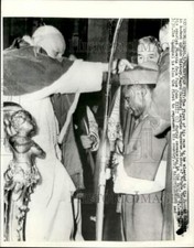 1960 Press Photo Cardinal Rugambwa, Tanganyika, Receives Biretta from Pope John