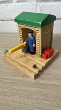 Wooden Railway STOP & GO CONDUCTORS SHED Thomas Learning Curve Brio Trains