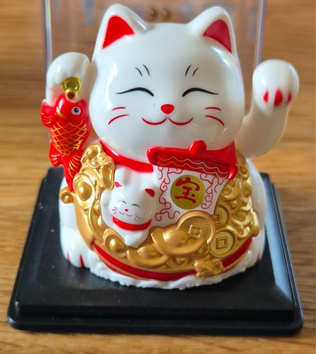 Waving chinese lucky cat solar - waving,
