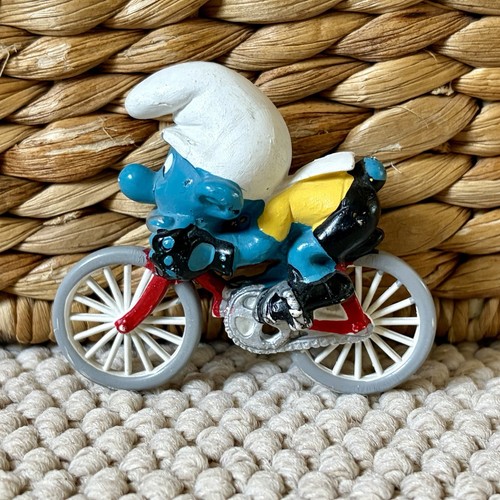 Smurf cyclist yellow jersey - smurf,