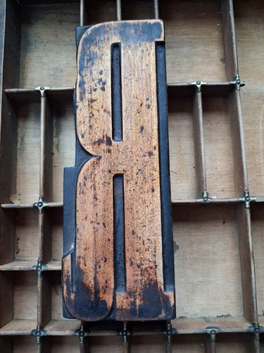 Huge wooden letterpress - huge,
