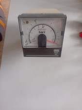Edwards Pirani Gauge Model 501 TORR D39511000 05747 2W Vacuum Gauge