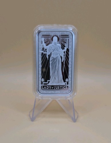 Pamp lady justice - 1, fine