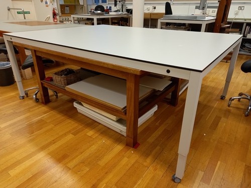 Height adjustable table