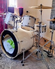 Pearl Forum Series Drum Kit