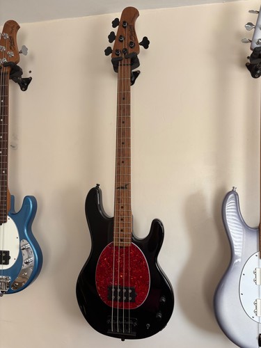 Sterling musicman stingray - by,