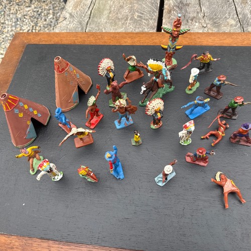 Vintage plastic toy soldiers - plastic,
