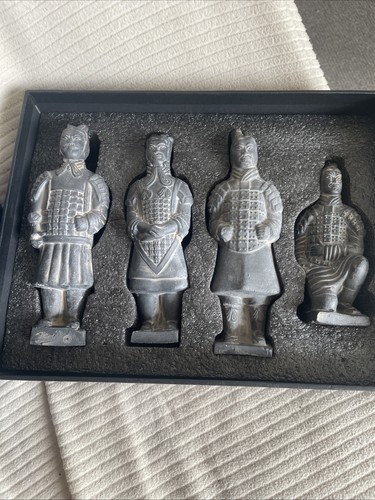 Terracotta warrior figures - terracotta,
