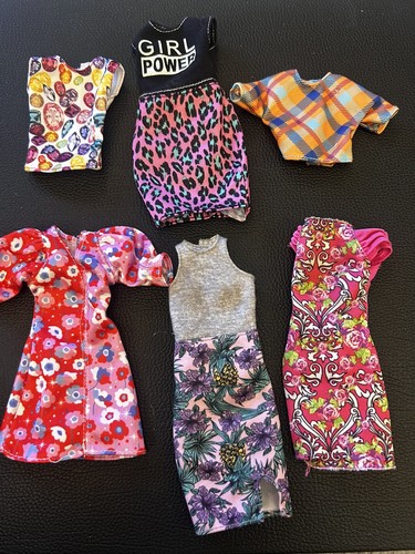 Barbie clothes bundle - barbie,