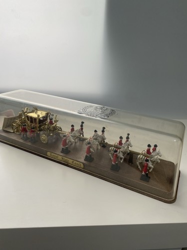 Crescent toys the queens - the,