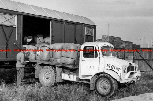 F002842 friends ambulance unit - ambulance,