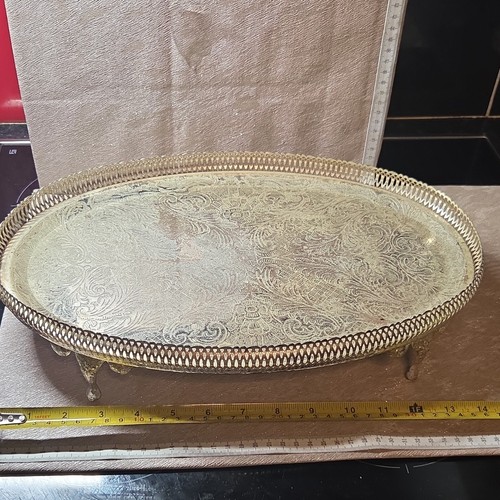 Large oval silver metal - large,