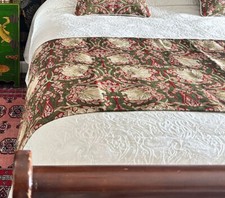 Signare Morris Pimpernel Thyme Red Tapestry Throw Sofa Bed Runner 220 x 70cm