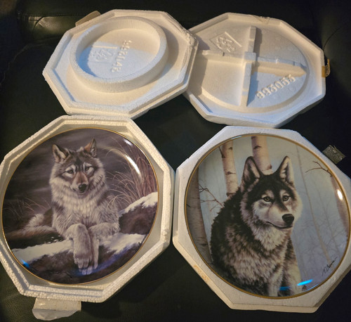 Franklin mint wolf plates - mint,