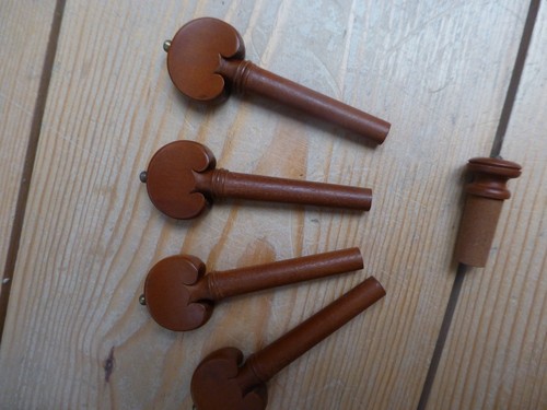 Violin pegs brown heart - pegs,