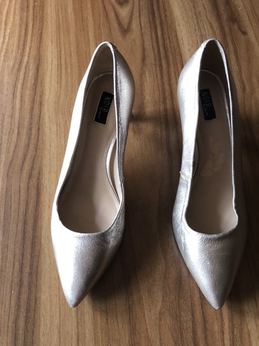 Ladies gold heeled shoes - , size