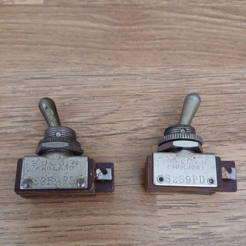 Vintage bulgin off - x, /