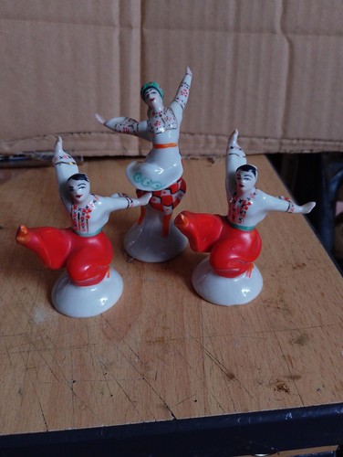 Russian dancing figures - russian,