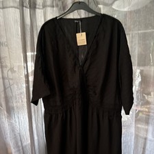 Bloom Chic - BLACK V NECK