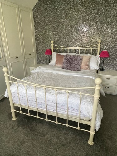 Laura ashley hayworth metal - laura,