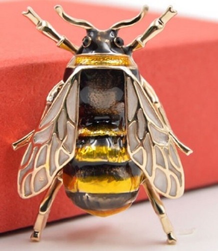 Very realistic bumble bee - realistic,