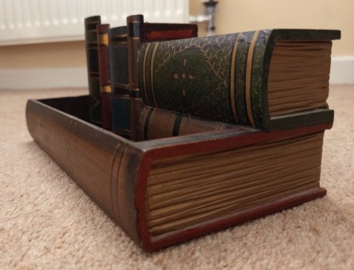 Vintage faux book style - ,