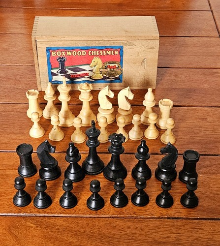 Vintage boxwood chessmen chess - boxwood,