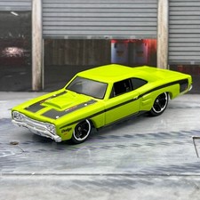 Hot Wheels '69 Dodge Coronet Super Bee Lime Green 2011 1:64 Diecast Car [28k]